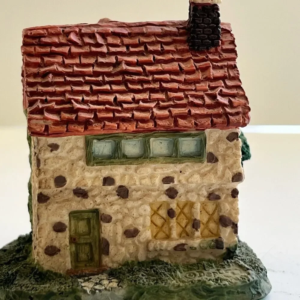 Vintage Dickens Village miniatures “ Crown Tree Inn”
